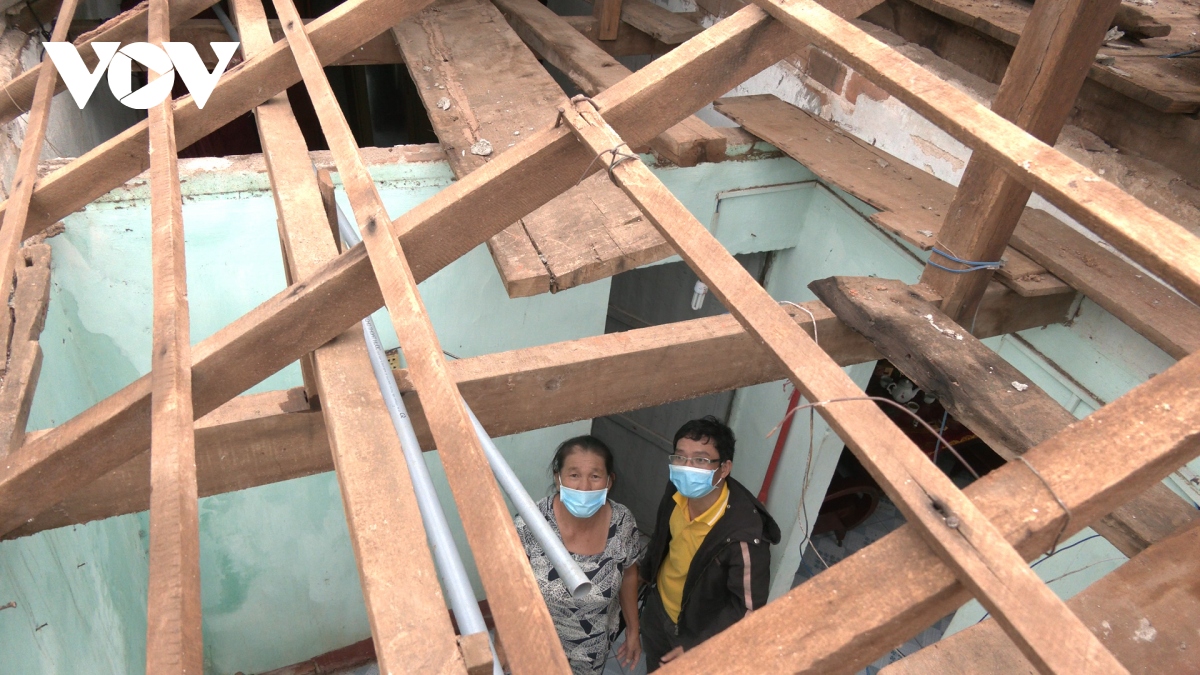 Hoàn lưu sau bão làm tốc mái 15 ngôi nhà tại đảo Lý Sơn